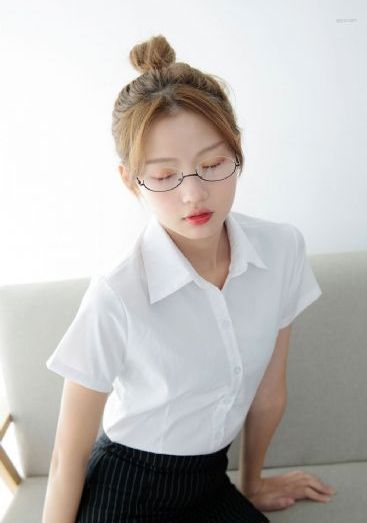 她在丈夫面前_720免费观看最新